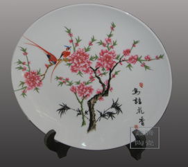 高白粉彩紀念盤 花卉禮品的藝術與價值解析